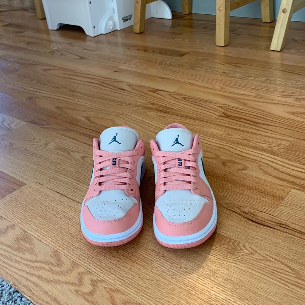 Nike Air Jordan 1 Low 'Light Madder Root' Women's Size 7.5